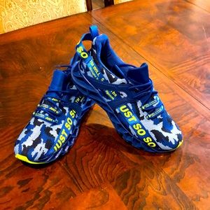 Men’s just so so sneakers